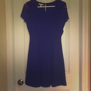 Juniors Lace Sleeve dress